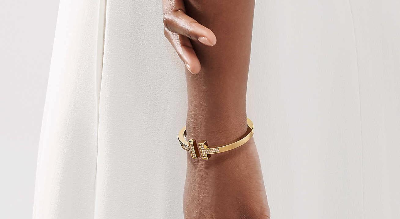 Thể hiện tình bạn bằng chiếc vòng tay trị giá 13.500 USD từ Tiffany & Co