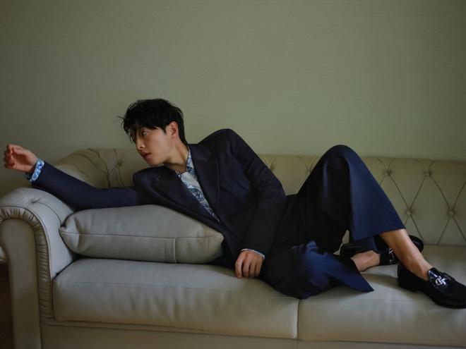 Song Joong Ki từ "trai ngoan" thành "trai hư" trên bìa tạp chí GQ