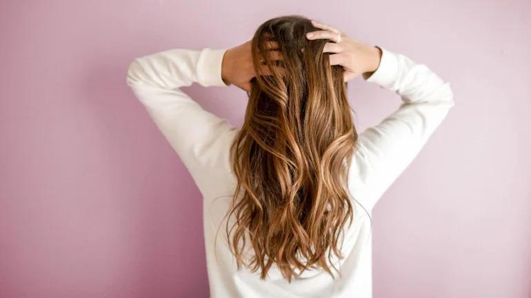 4 mẹo giúp tóc không bóng dầu khi bạn ít hoặc lười gội đầu