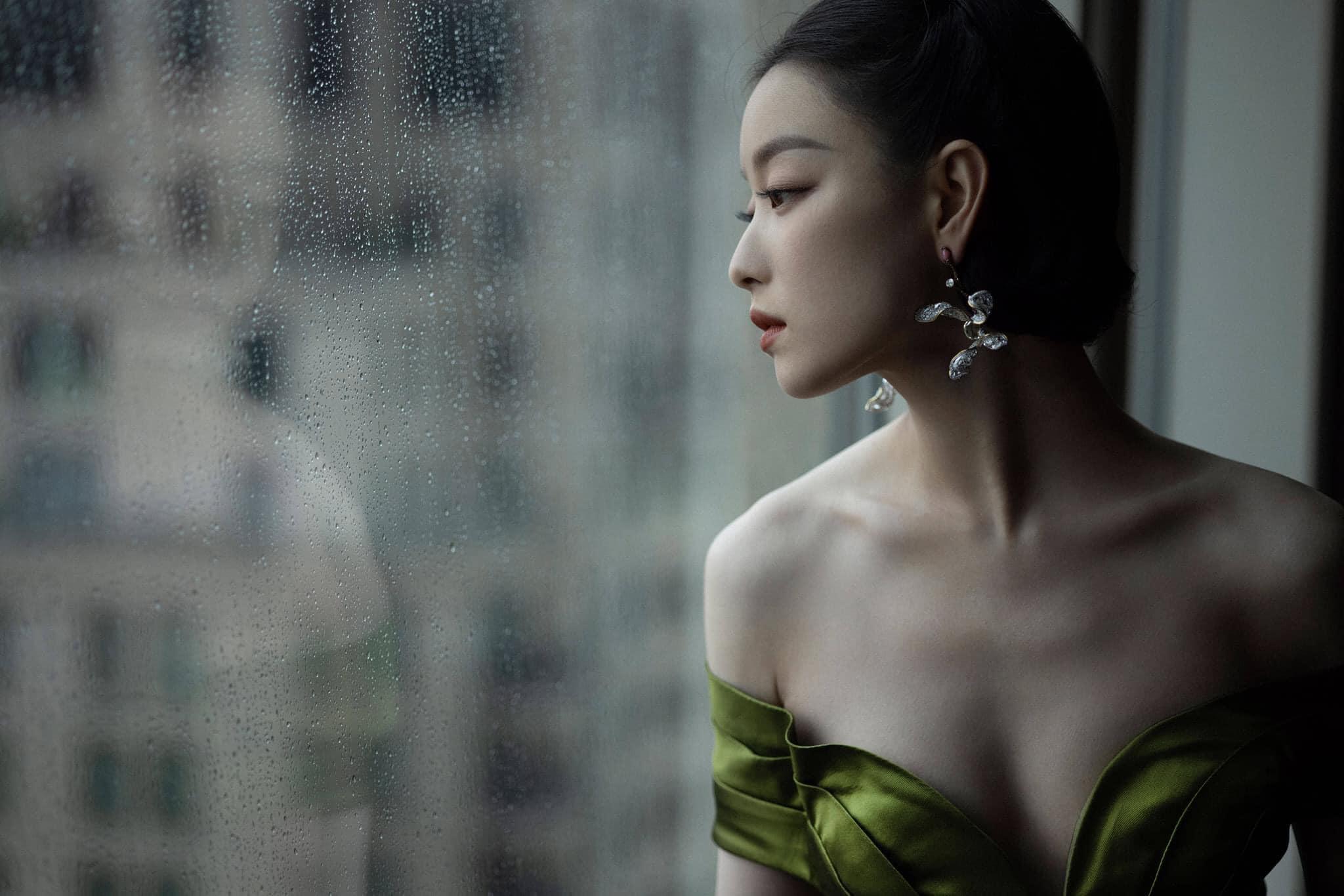 Ngẩn ngơ với nhan sắc của Nghê Ni khi tham gia lễ trao giải Bạch Ngọc Lan