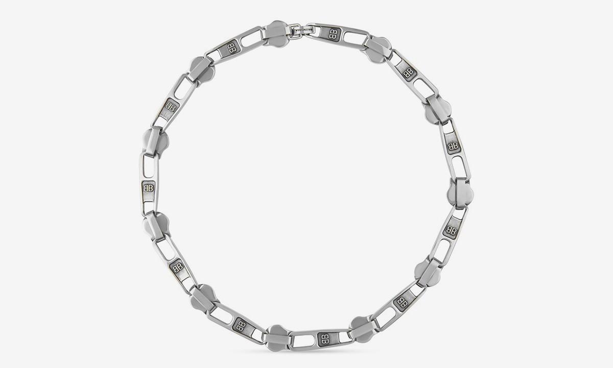 Balenciaga tung ra mẫu vòng cổ làm từ phéc-mơ-tuya có giá hơn 18 triệu đồng