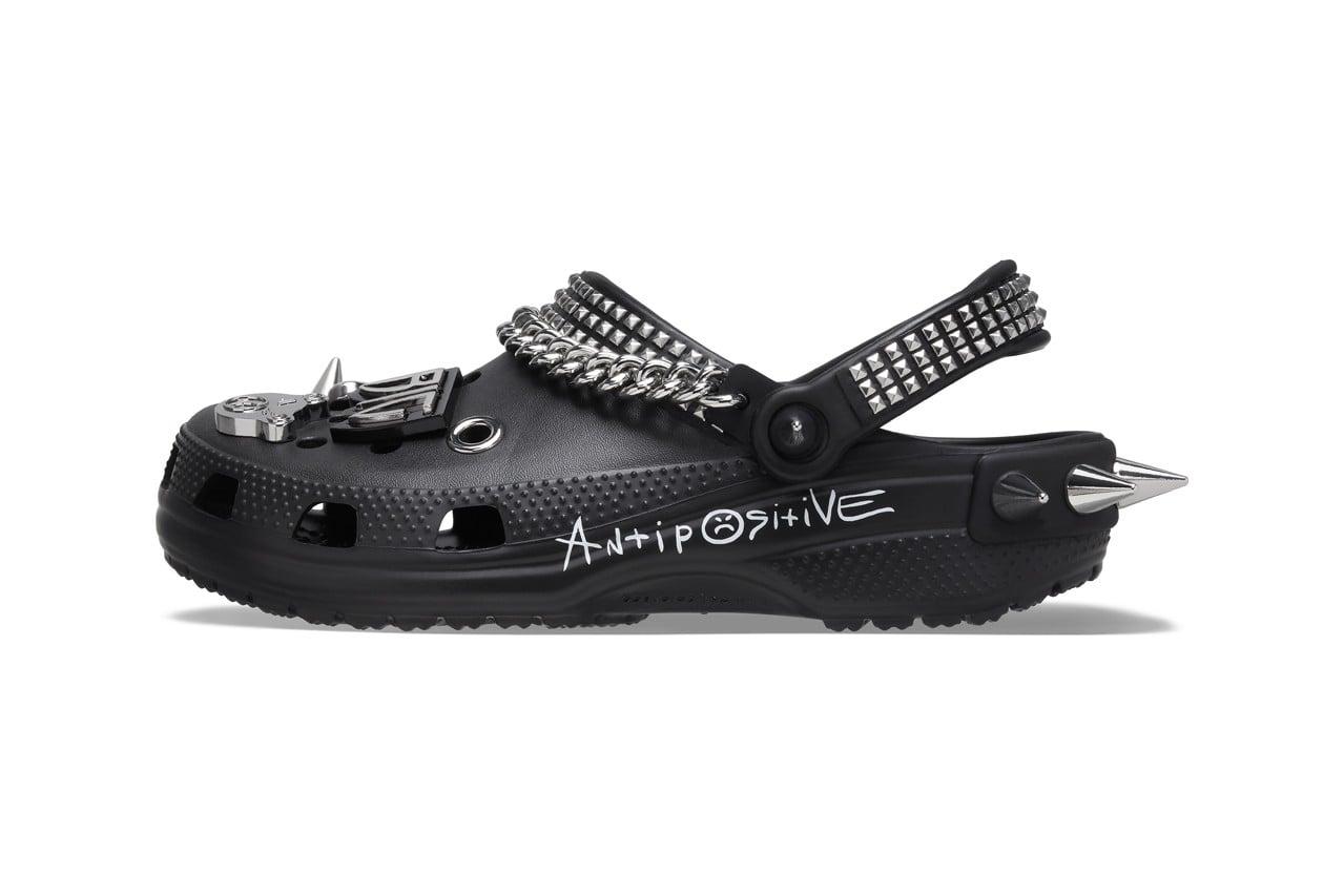 Dép Crocs cực ngầu mang đậm phong cách Punk Rock