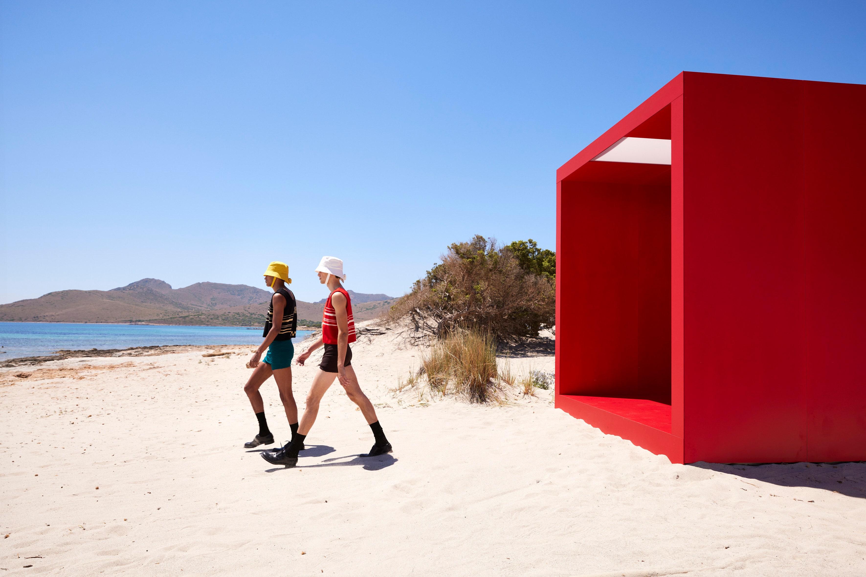 PRADA Men Xuân Hè 2022: Khi con người tìm về sự chân phương