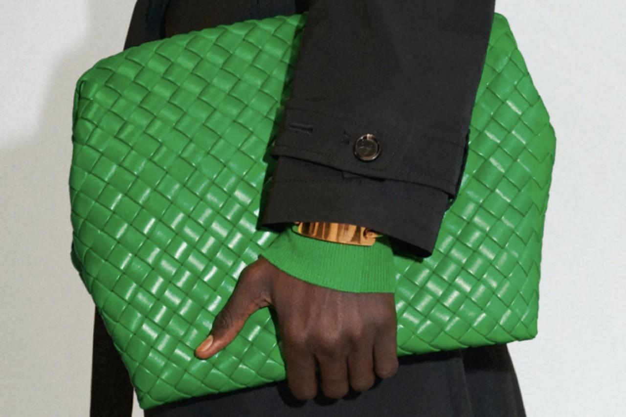 “Màu xanh Bottega Veneta” là màu của mùa hè 2021