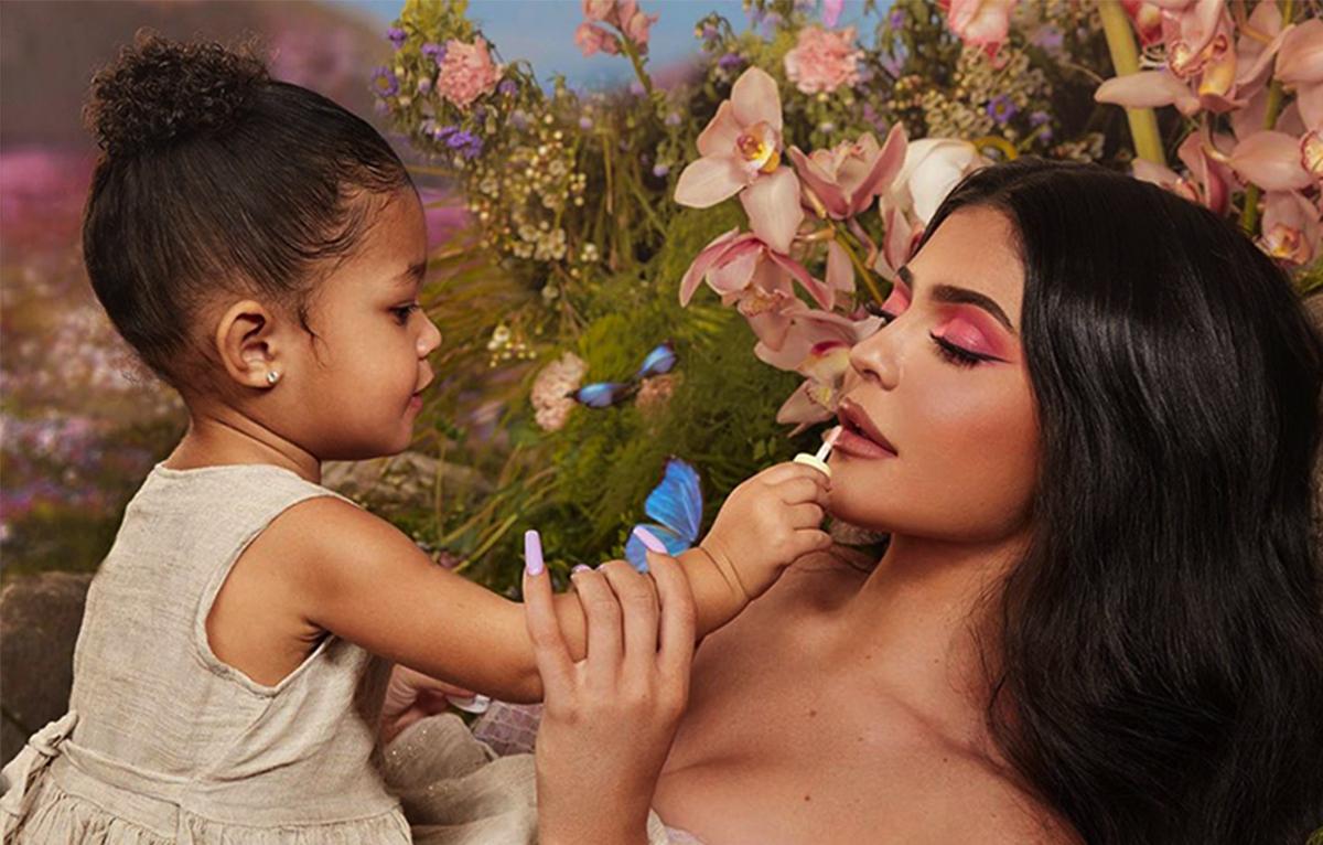 Con gái Kylie Jenner chuẩn bị có thương hiệu mỹ phẩm riêng