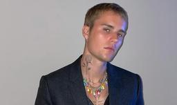 Justin Bieber yêu thích những chiếc vòng cổ hạt cườm nhiều màu sắc