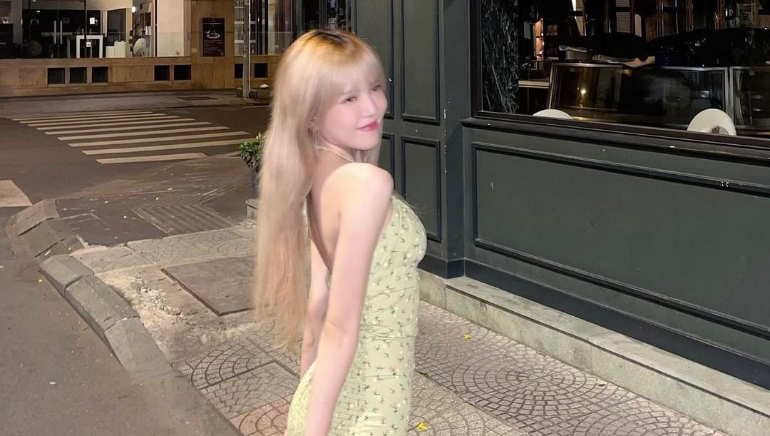 Thử lên thử xuống vô số item, Thiều Bảo Trâm đã tìm được trang phục chân ái