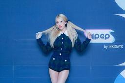 Rosé và Somi cùng để một màu tóc, cùng diện lại đồ: Stylist YG có đang quá lười?