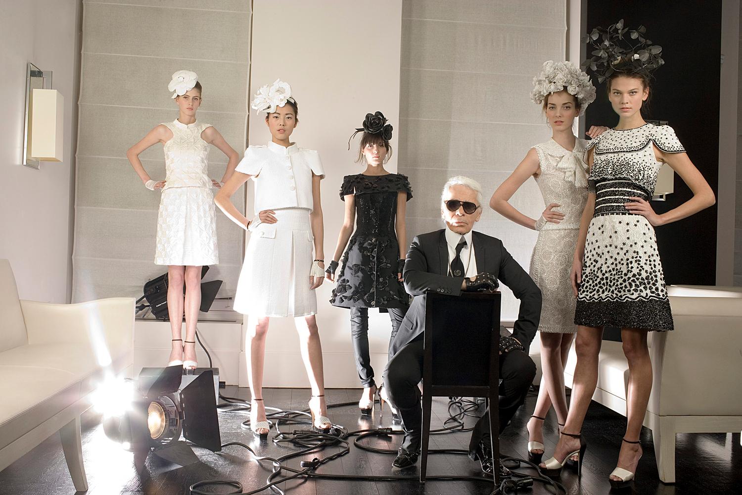 Disney làm phim về “ông hoàng tóc bạc” Karl Lagerfeld