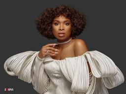 Nữ ca sĩ da màu Jennifer Hudson diện váy của NTK Công Trí