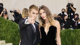 Vợ chồng Justin Bieber đang cãi nhau dở thì đến giờ đi Met Gala 2021?