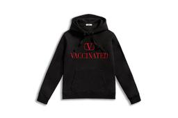 Hãng Valentino ra mắt áo hoodies để gây quỹ hỗ trợ quỹ vaccine Covid-19
