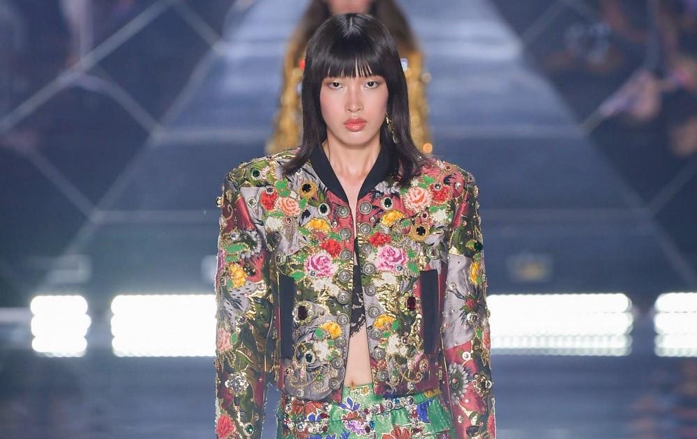 Dahan Phương Oanh tự tin sải bước tại Tuần lễ thời trang Milan Xuân – Hè 2022