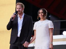 Meghan Markle dùng túi Dior vì muốn gợi nhắc hình ảnh công nương Diana?