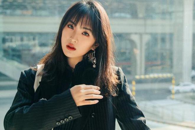 Hai công chúa Huawei : Đối lập từ đời tư tới phong cách thời trang