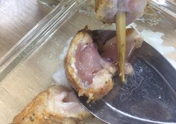 Săn khuyến mại ngày độc thân, khách ngậm ngùi nhận cơm thịt xiên sống