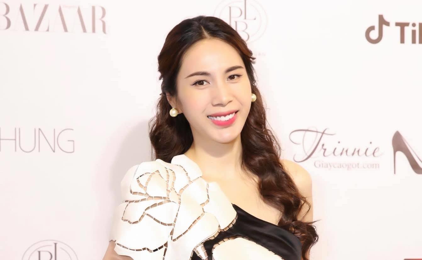 Chùm ảnh mới của Thủy Tiên gây hoang mang