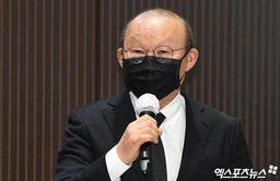 HLV Park Hang Seo đón Tết trong khu cách ly cùng vợ