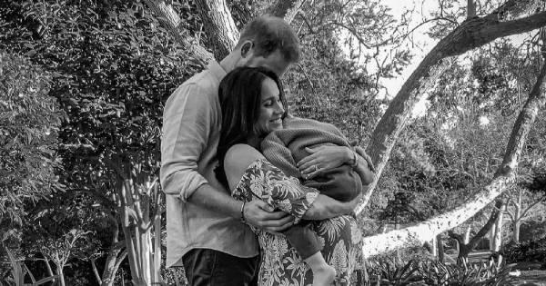 Con gái Harry – Meghan có thể bị ảnh hưởng trong danh sách kế vị nếu không được rửa tội ở Anh.