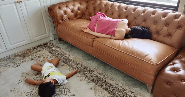 Hòa Minzy ôm con ngủ trên ghế và cái kết