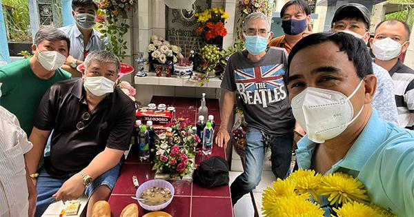 Quyền Linh và dàn sao đến thăm mộ Lê Công Tuấn Anh: "Tình bạn của chúng ta không bao giờ bạc"