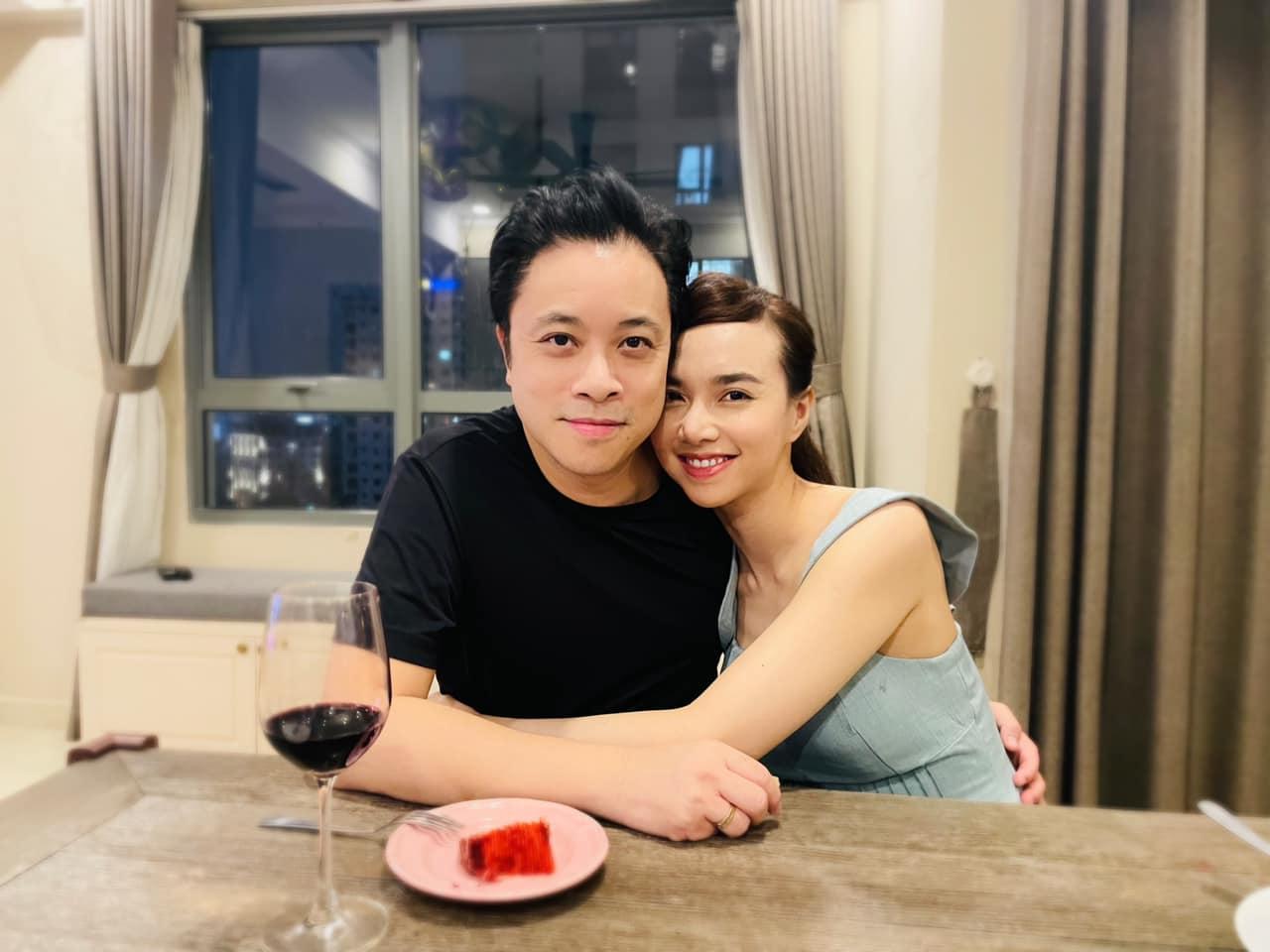 Đinh Ngọc Diệp tươi trẻ, hạnh phúc đón sinh nhật tuổi 37 bên ông xã Victor Vũ