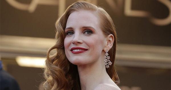 Jessica Chastain: "Đóa hoa nở muộn" của Hollywood giành tượng vàng Oscar ở tuổi 45