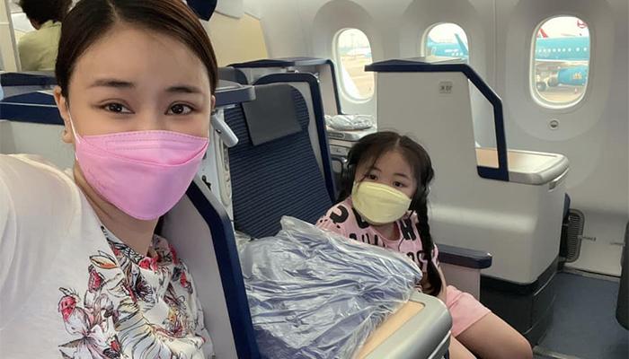 Tình cũ tin đồn của đại gia Chu Đăng Khoa đưa con sang Mỹ, Vy Oanh lập tức vào động viên