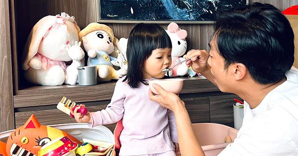 Hôm qua sao làm gì (11/4): Cường Đô La làm "vú em" ngày lễ