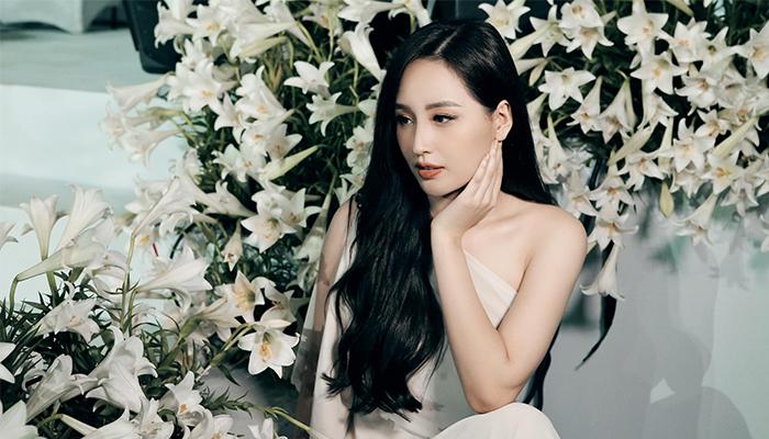 Hôm qua sao làm gì (28/4): Mai Phương Thúy mặc lại váy cũ từ 7 năm trước