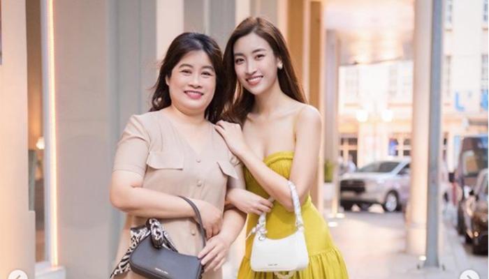 Hôm qua sao làm gì (6/5): Đỗ Mỹ Linh ăn mặc sang chảnh cùng mẹ ruột dạo phố