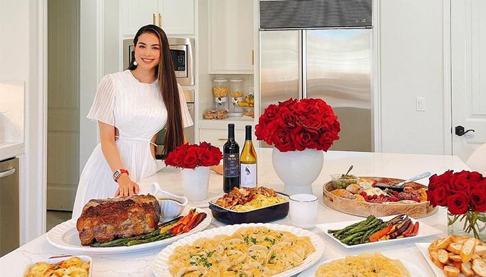 Phạm Hương diện đầm xẻ eo giữa tin đồn mang bầu lần 3