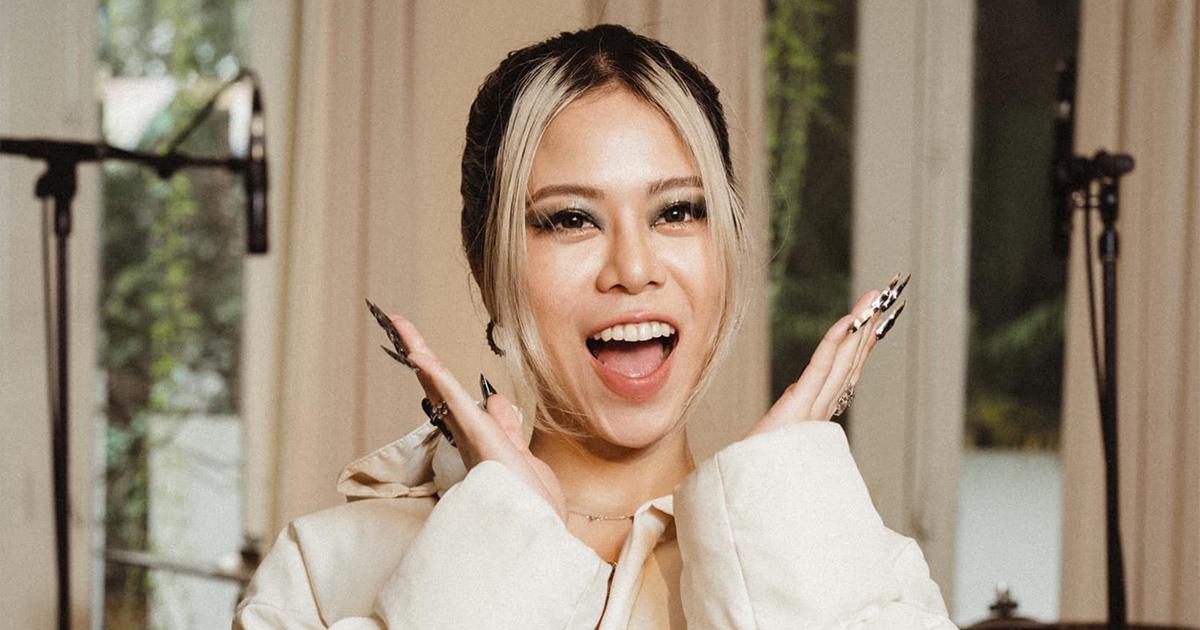 Tlinh tự quay "bốn phương tám hướng" mắt mũi khi bị hỏi "Từng phẫu thuật thẩm mỹ chưa?"