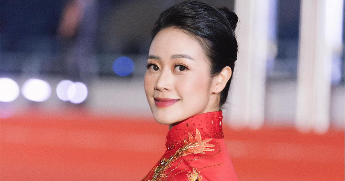 Phí Linh thừa nhận nghề MC "bạc bẽo", từng muốn tìm việc khác ổn định hơn