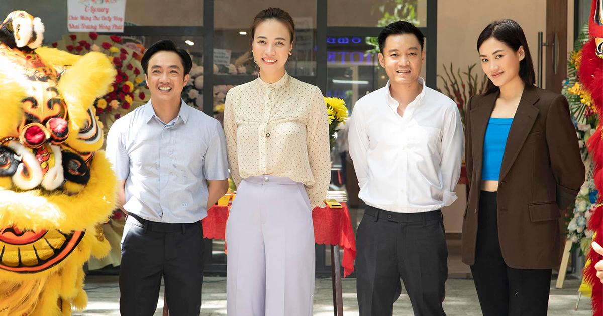 Tin Giải trí 7/6: Đàm Thu Trang làm sếp ở công ty chồng, thị sát công trình