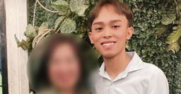 Cát xê trăm triệu, Hồ Văn Cường vẫn mặc áo nhàu, đi dép lê chụp ảnh cùng fan