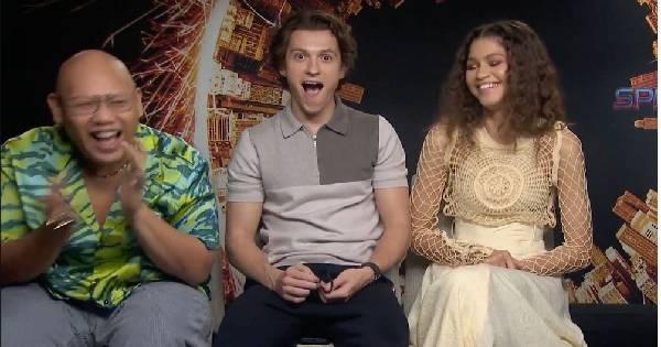 "Người nhện" Tom Holland là ARMY, bày tỏ tình cảm với BTS