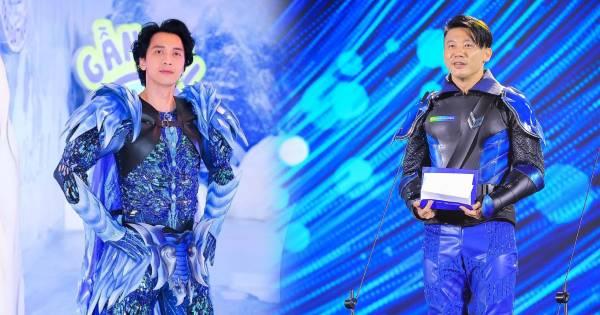 Chủ tịch và Phó Tổng Giám đốc Ngân hàng ACB cùng hóa siêu anh hùng trong sự kiện cuối năm