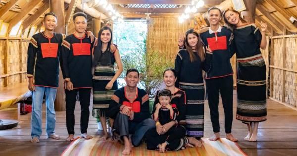 Quà Tết H'Hen Niê biếu bố mẹ: Thêm nửa quả đồi rộng đến 60.000m²