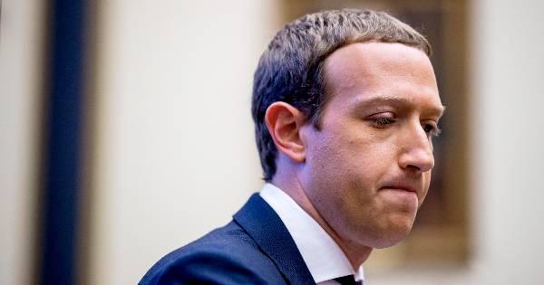 Ông chủ Facebook trấn an nhân viên sau khi cổ phiếu "bốc hơi" kỷ lục 250 tỷ USD chỉ trong 1 ngày