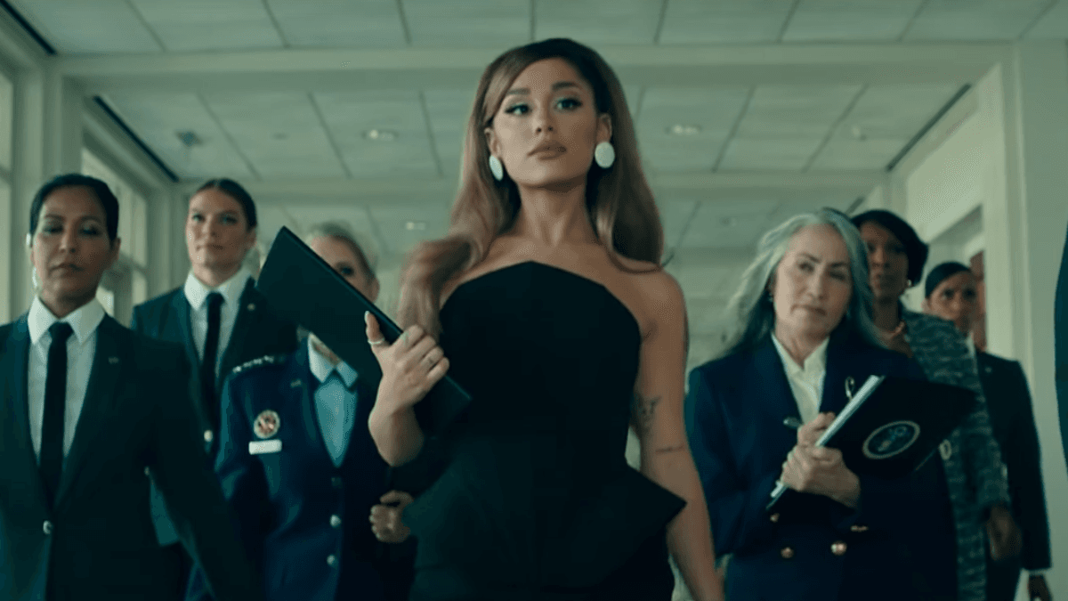 "Bóc giá" các item thời trang nghìn USD trong MV mới của Ariana Grande