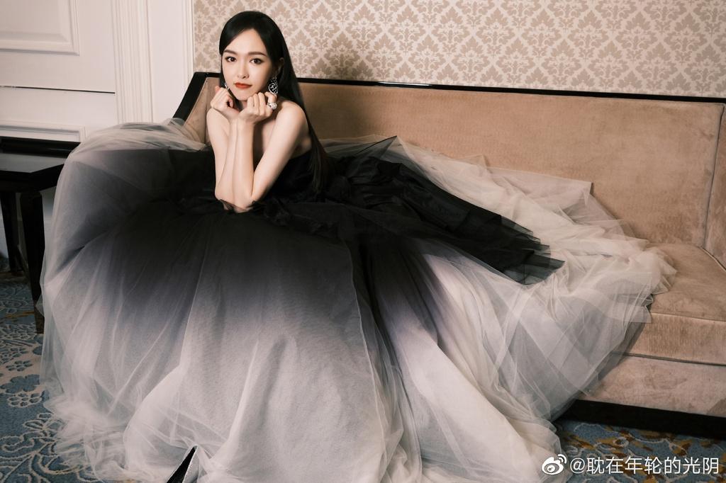 Ngắm váy vóc dàn mỹ nhân Cbiz trong sự kiện của ELLE