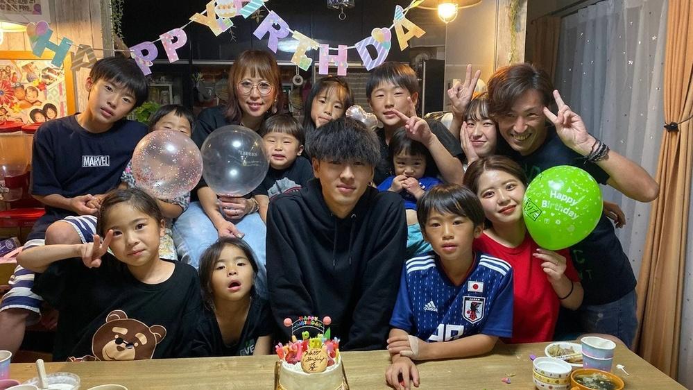 Người mẹ 42 tuổi có 12 con