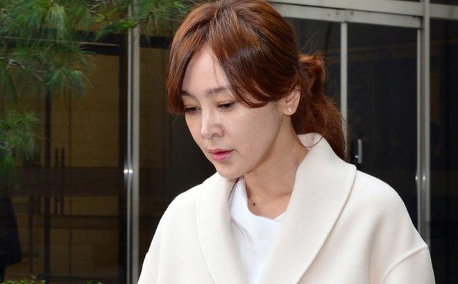 Gương mặt chảy sệ nghiêm trọng ở tuổi 52 của "Hiếu Kiêng" Lee Seung Yeon