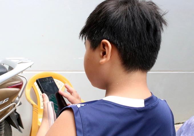 Bé trai "mất tích" cùng bảo mẫu đã trở về, nhất quyết không nhận bà ngoại