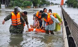 Bão số 12 mạnh lên, 4 tỉnh sơ tán hàng nghìn dân