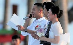 Lá thư bất ngờ Công Phượng dành cho khách mời trong bữa tiệc tại Phú Quốc