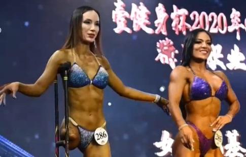 Cô gái một chân chiến thắng cuộc thi thể hình