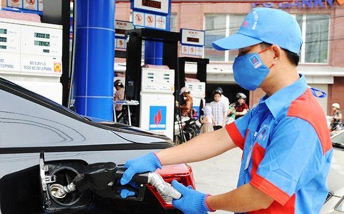 Từ ngày mai giá xăng vào đợt tăng mạnh đầu tiên năm 2021