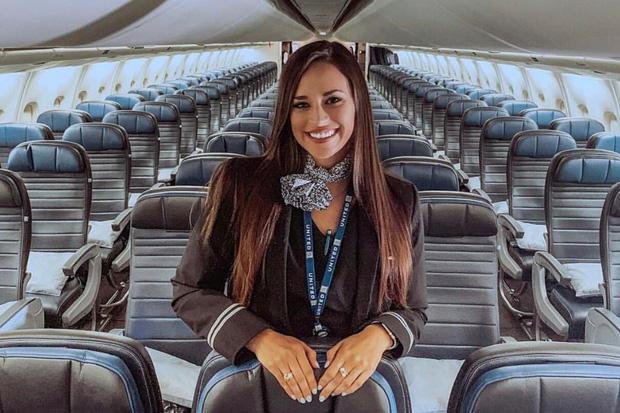 Những điều tiếp viên hàng không 'săm soi' hành khách ngay khi họ bước lên máy bay